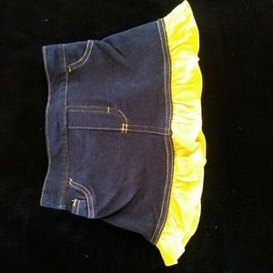 Skort, skirt with shorts built in